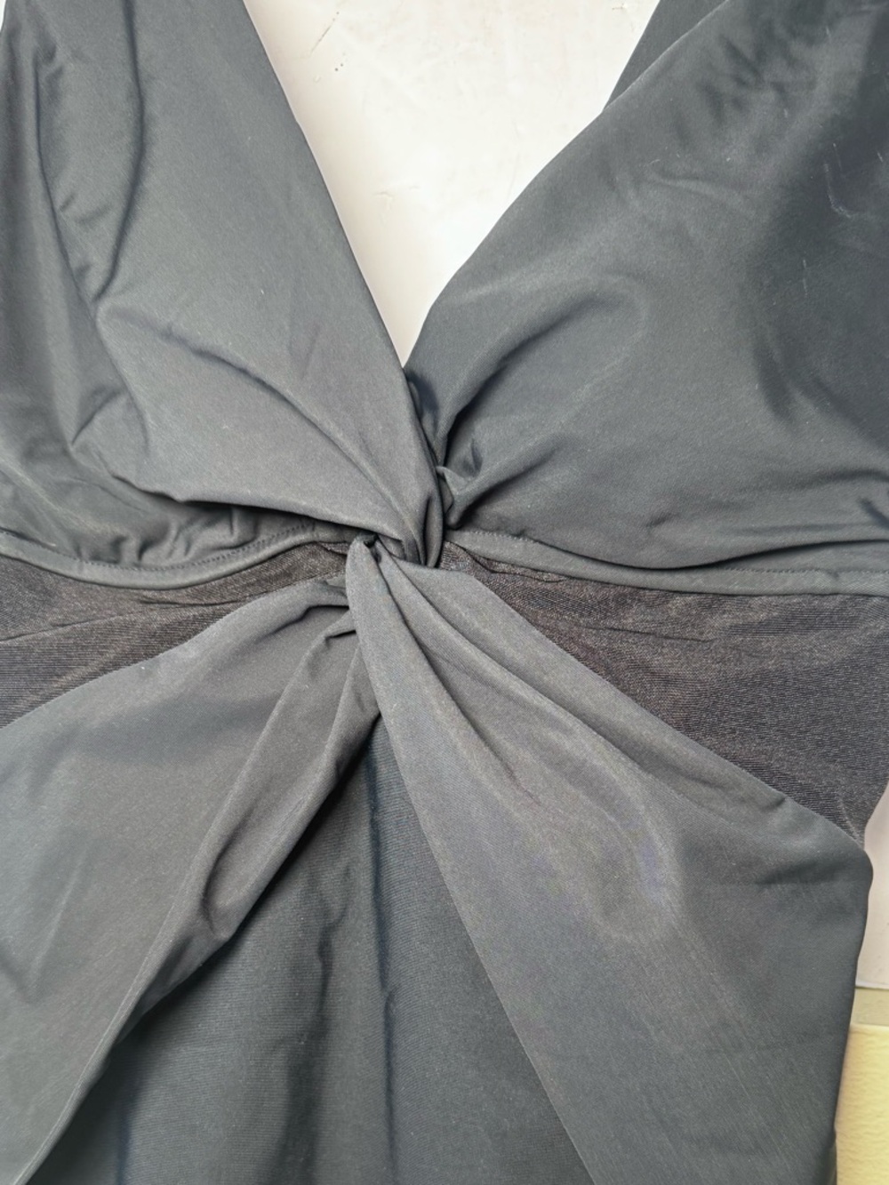 MIRACLESUIT Kirkland Diamond Twist Fate Mesh Slimming Tummy Control 8 Swimsuit V - Picture 5 of 16